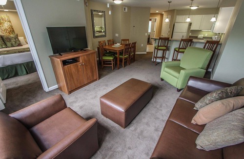 Branson Condo | NEW! Christmas week in Branson 2 BR/3 BA/sleeps 8, indoor pool, 1486 sq ft