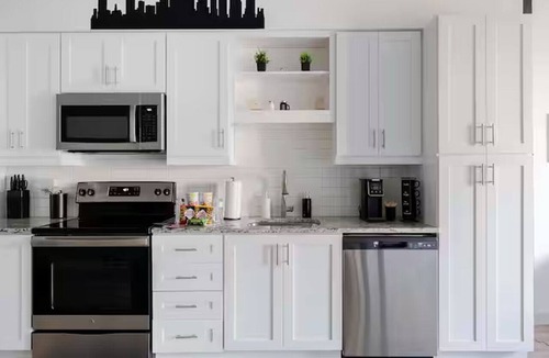 Sobro Apartment | ~NEW~ Downtown Nashville! Walk to Broadway + FREE parking Balcony Pool