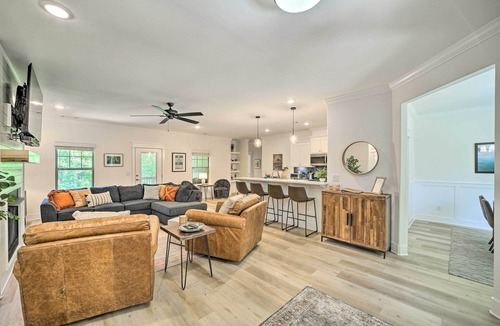Bella Vista House | New Everything! Comfy Home w/Deck & Trail Access!