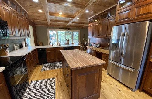 Redgranite Cabin | New! Luxury Lakefront Lodge - Pier, Beach, Boats, Hot Tub, Fire pits, Fireplaces