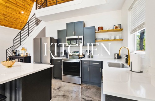 Mid America Cabin | New Modern A-Frame Cabin w/Pool Near Hot Springs