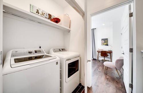 East Hill House | NEW! Nashville Vibes (4-Bedroom Townhouse) - Pets Allowed