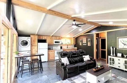 Jefferson Cabin | Newly Renovated Cabin Perfect for a Lake and Peaceful Retreat in Texas