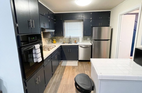 Pine Bluff House | Newly Renovated ⭐️ Family/Friends Staycation ⭐️
