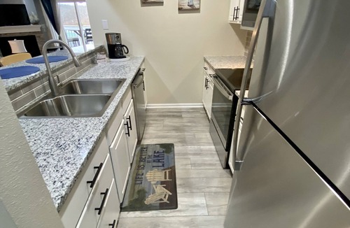 Kaiser Condo | NEWLY UPDATED LAKEFRONT/FREE SLIP & WIFI/1100 SQ FT/NEXT 2 POOL