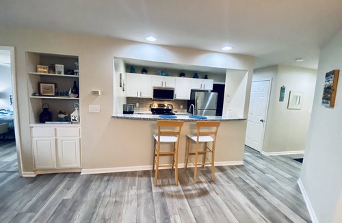 Kaiser Condo | NEWLY UPDATED LAKEFRONT/FREE SLIP & WIFI/1100 SQ FT/NEXT 2 POOL