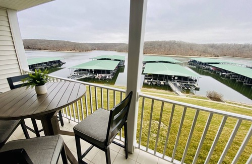 Kaiser Condo | NEWLY UPDATED LAKEFRONT/FREE SLIP & WIFI/1100 SQ FT/NEXT 2 POOL