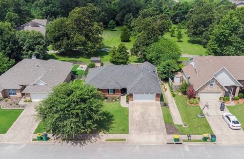 Bentonville - Fayetteville House | Niagara Retreat in the Heart of NWA