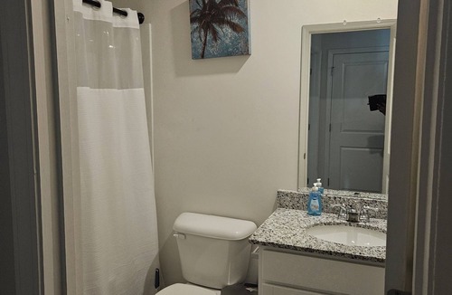 Silver Creek House | Nice room. It's 30 minutes away from Kennesaw and 7 from the Hyundai plant.