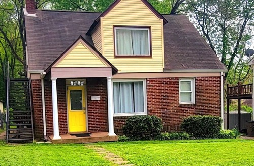 Greenwood House | ♪No Chores! Quiet Spot ♪ Walkable To Great Restaurants And Bars ♪ Free Parking ♪