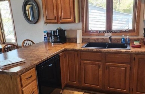 Wautoma Cabin | No steps to the lake/sandy beach/hot tub/fireplace/amazing sunsets
