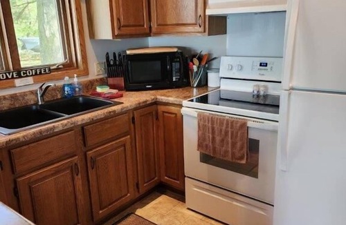 Wautoma Cabin | No steps to the lake/sandy beach/hot tub/fireplace/amazing sunsets