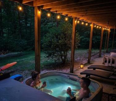 Jamestown House | No Wake Zone-access to EObey River & Dale Hollow!