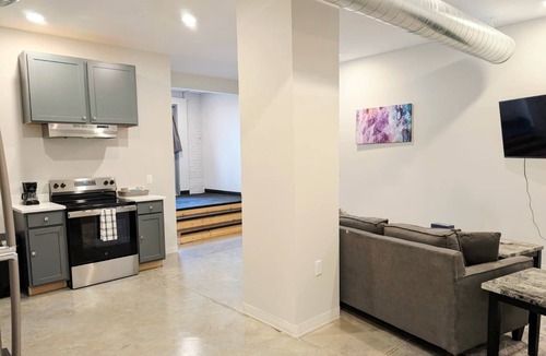 Central West End Apartment | Novel King Suite- Central West End near SLU 101