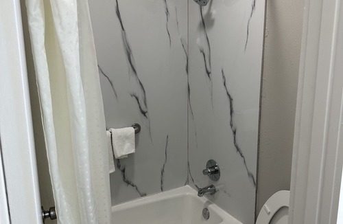 Oakdale Hotel | Oakwood Inn