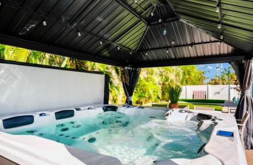 Harbor Heights House | Ocean house with Hot Tub and Heated pool ! Beach 1 minute walk !