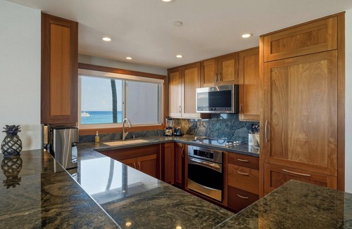 Kaanapali Condo | Oceanfront Corner Unit - #201 - Panoramic Ocean View - Over 180 "5" star reviews