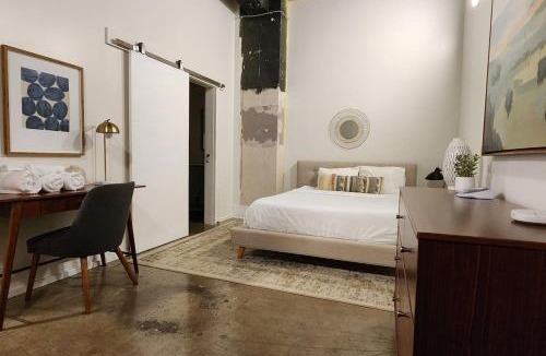 Old City House | Old City-7 Min to Neyland- Walk to Eat and Drink