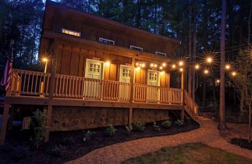 Benton House | Old Copper luxury glamping wagon by the Ocoee