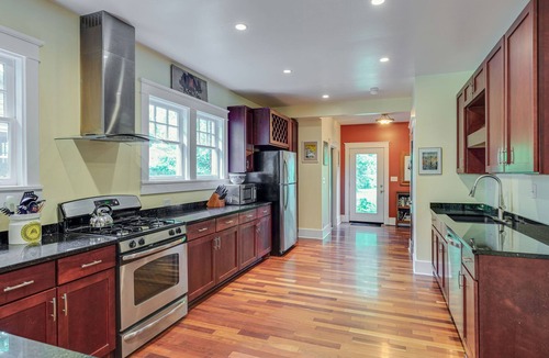 Eastwood House | OLE COTTAGE CORE - PRIVATE YARD - EAST NASHVILLE