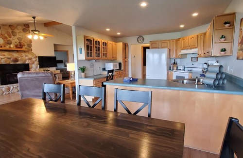 Holiday Island House | ON MOUNTAINTOP with amazing lake and island views!