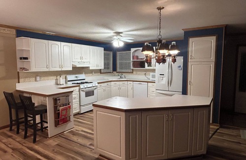 Spring City House | ON THE LAKE! Relax at Watts Bar Lake Spacious 4-bedroom house, behind Boat ramp