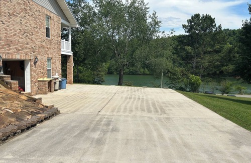Spring City House | ON THE LAKE! Relax at Watts Bar Lake Spacious 4-bedroom house, behind Boat ramp