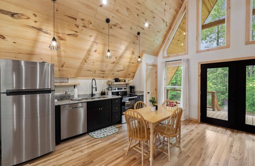 Ocoee Cabin | Once Upon a Pine is a brilliant 1-bedroom with a loft cabin in the cozy Ocoee