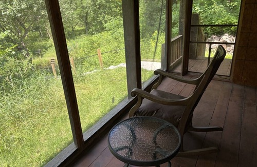 Viroqua Cabin | One-room cabin in terrific WI Driftless Area near city of Viroqua