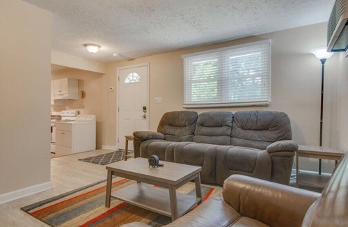 Greenwood House | ONLY 3 miles from Broadway! - Greenwood Gem