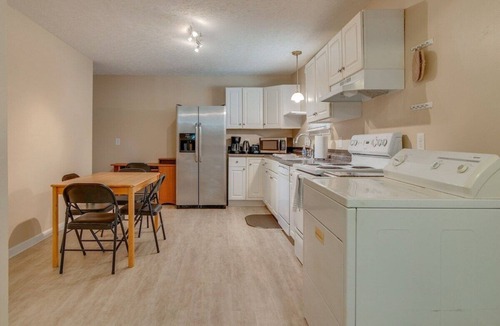 Greenwood House | ONLY 3 miles from Broadway! - Greenwood Gem