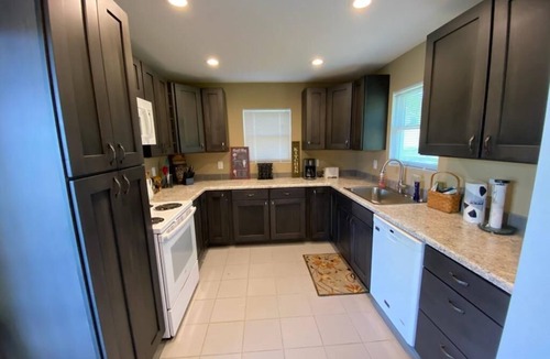 Kingston Cottage | "Open Air Villa" RV Lodge and Guest Home