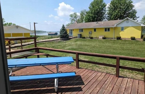 Oquawka House | Oquawka Cottage With River View
