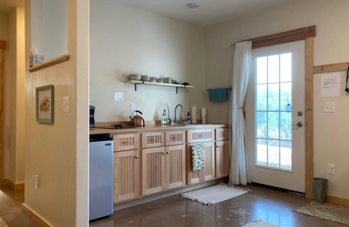 Norwalk Apartment | Orchard Studio: A Peaceful & Serene Retreat Near Hiking & Biking