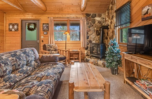 New Lisbon Cabin | Outdoorsy gem with WiFi, furnished porch, full kitchen & three ponds on-site