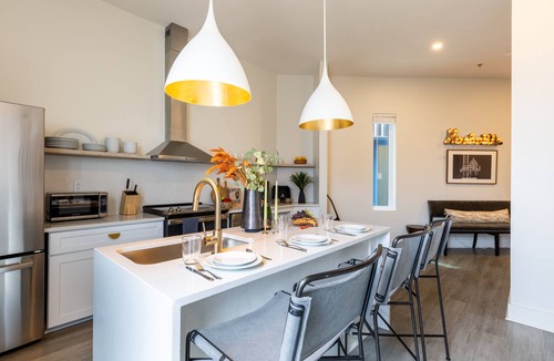 Five Points House | Outrider 118 by AvantStay | Private Balcony + Close to Broadway, ADA Accessible