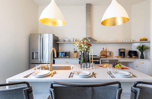 Five Points House | Outrider 118 by AvantStay | Private Balcony + Close to Broadway, ADA Accessible