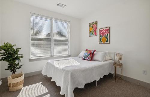 Farragut Apartment | Overlook 7207 I Modern and Spacious 2Bd Apt