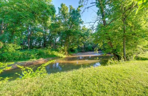 Powell Apartment | Ozark Escape! Cabin w/On-Site Hiking & Fishing