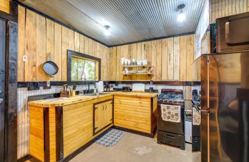 Powell Apartment | Ozark Escape! Cabin w/On-Site Hiking & Fishing