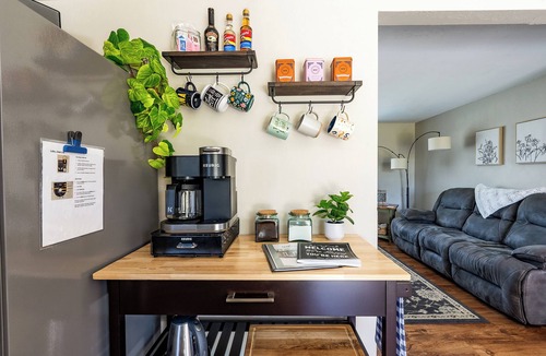 Green Bay House | Packerland 3 Bedroom 2 Bath Near Lambeau/Airport