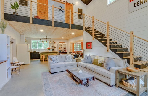 Bon Aqua House | Paddle Creek Retreat! Reservations Include 2 Indoor PICKLEBALL Courts!
