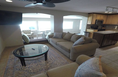 Gravois Mills House | Palm Breeze is ready for Summer. 6 Bedrooms/4.5 Baths Lake Front!