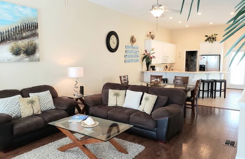 Sago Park Townhomes House | "Paradise Retreat" Pool, short walk to the beach!