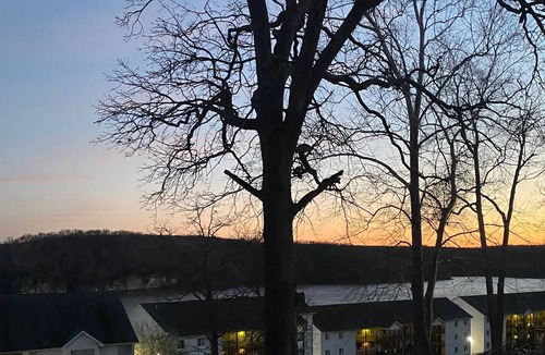 Kaiser Condo | Park Place lakefront condo right in the state park minutes away from Osage Beach