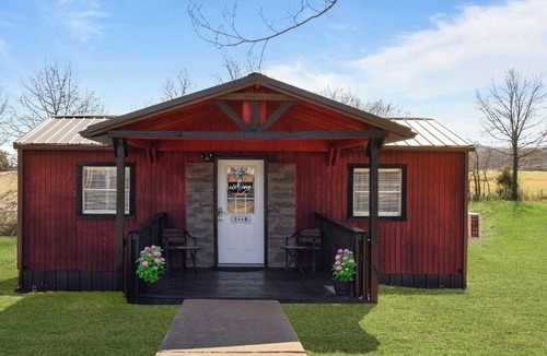 Horse Cave Cabin | Patrick's Place farm w/animals near Mammoth Cave