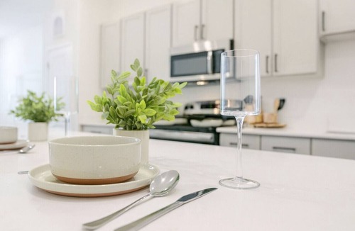 Sherman Apartment | Peaceful 1BR Stay w/Pool & Gym Access In-Unit W/D