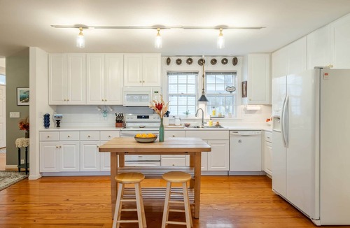 Treloar House | Peaceful Blufftop Retreat Over the Missouri