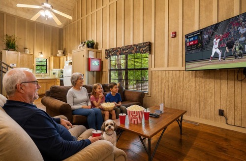 Branson Cabin | Peaceful Branson Cabin Sleeps 6