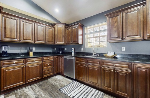 Kodak Cabin | Peaceful Family Friendly Home, Sleeps 12・Games
